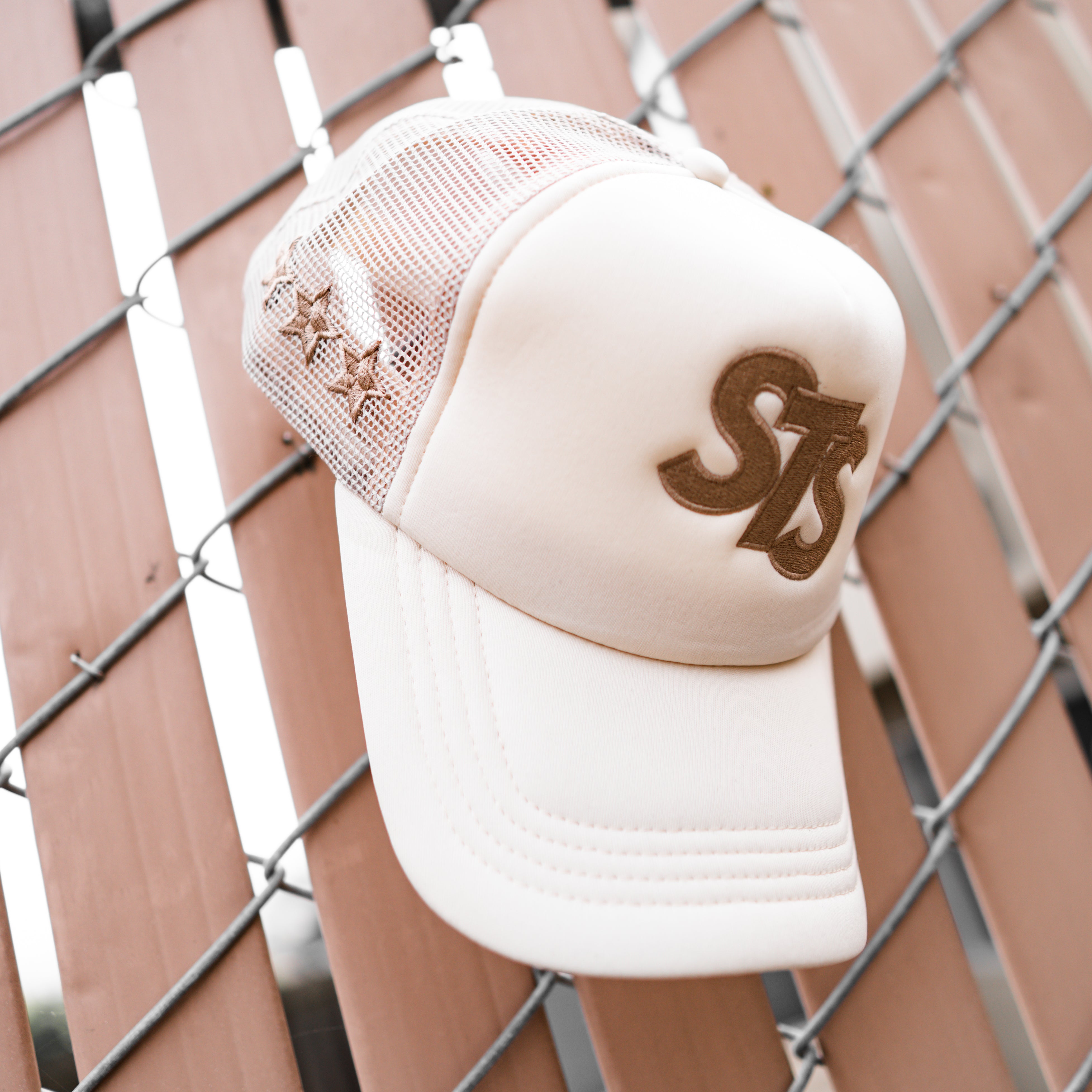 Estado De Michoacán Embroidered Trucker Hat. 