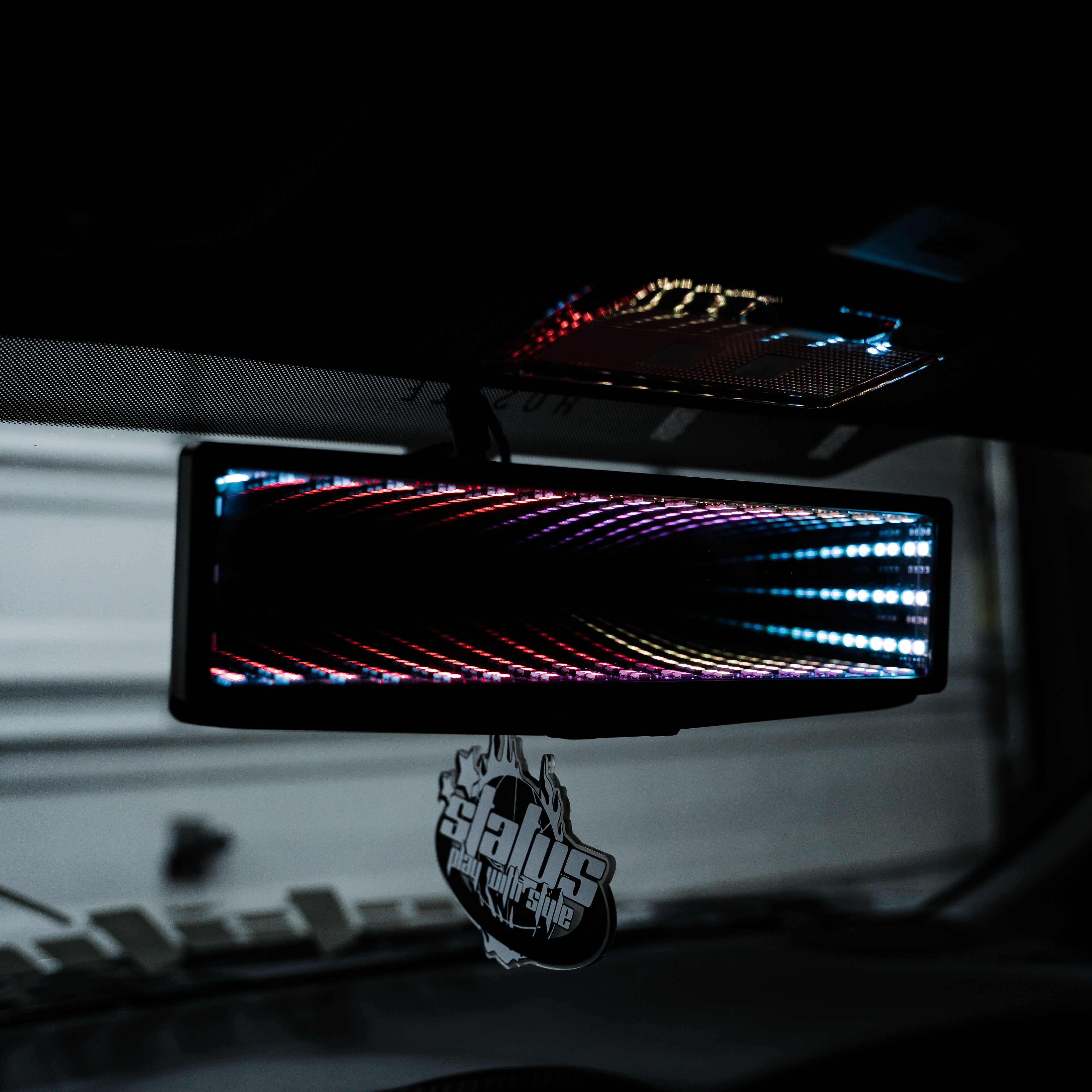 REAR VIEW MIRRORS – withstatus